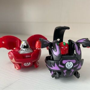 Bakugon Figures:  Ravenoid Red 550G and Darkus Warius Black 450G